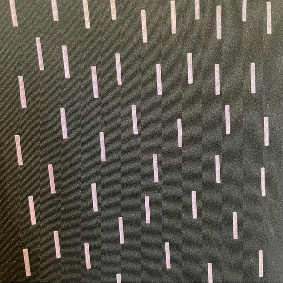 Nike Dri-Fit Women’s Linear Graphic Tank Top - XSmall - Picture 10 of 10